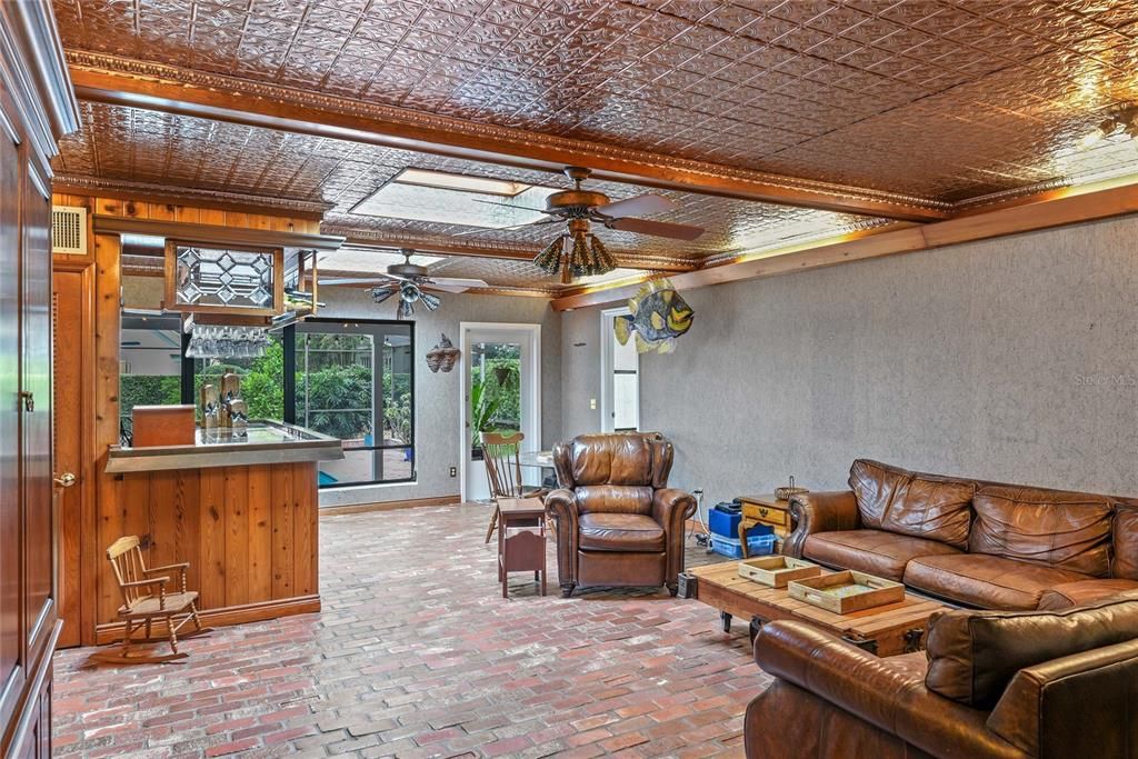 合同活跃: $1,799,000 (3 贝兹, 3 浴室, 3297 平方英尺)