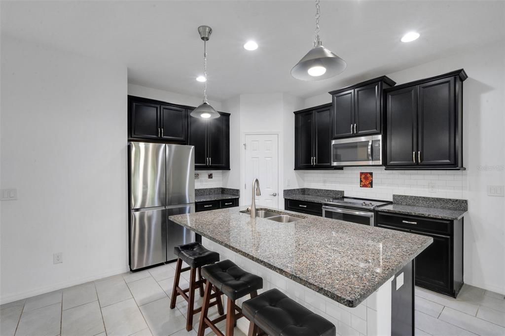 Activo con contrato: $395,000 (3 camas, 2 baños, 1483 Pies cuadrados)