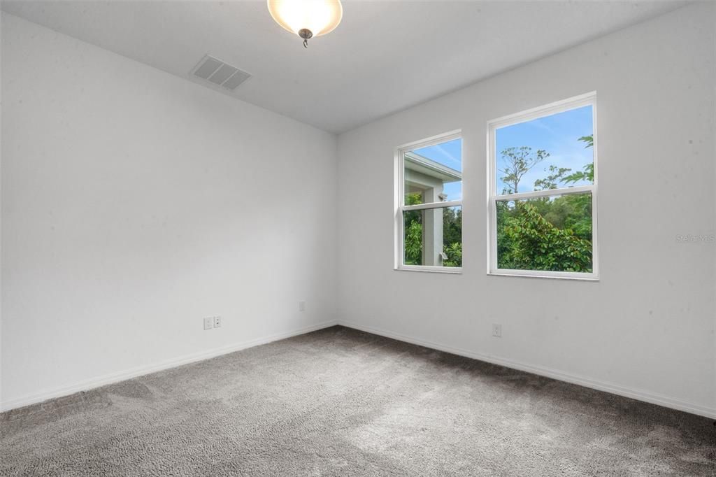 Activo con contrato: $395,000 (3 camas, 2 baños, 1483 Pies cuadrados)