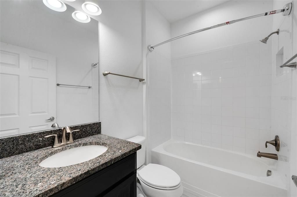 Activo con contrato: $395,000 (3 camas, 2 baños, 1483 Pies cuadrados)