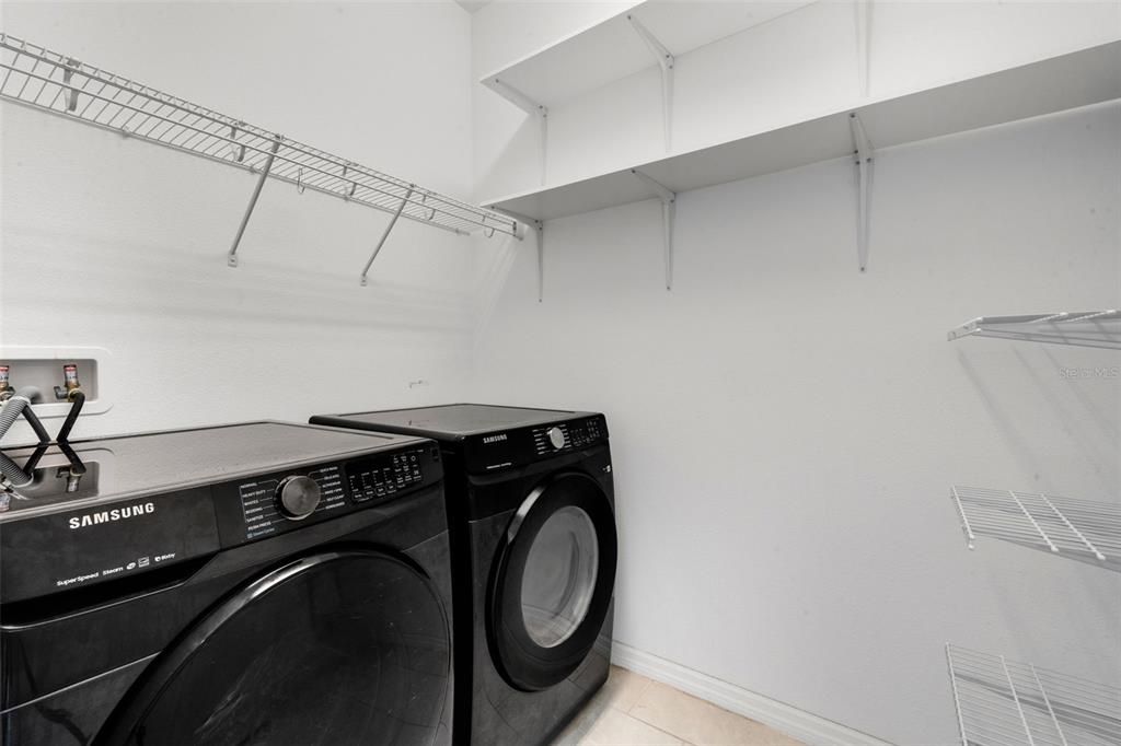 Activo con contrato: $395,000 (3 camas, 2 baños, 1483 Pies cuadrados)