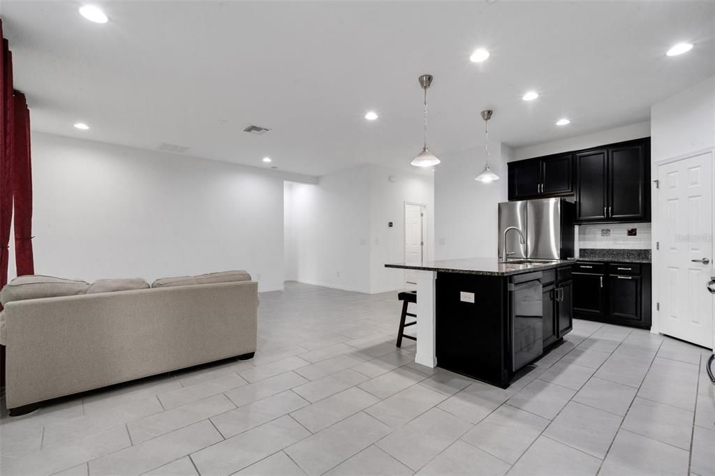 Activo con contrato: $395,000 (3 camas, 2 baños, 1483 Pies cuadrados)