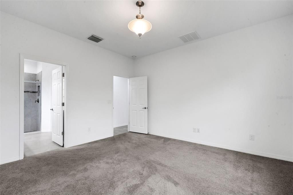 Activo con contrato: $395,000 (3 camas, 2 baños, 1483 Pies cuadrados)