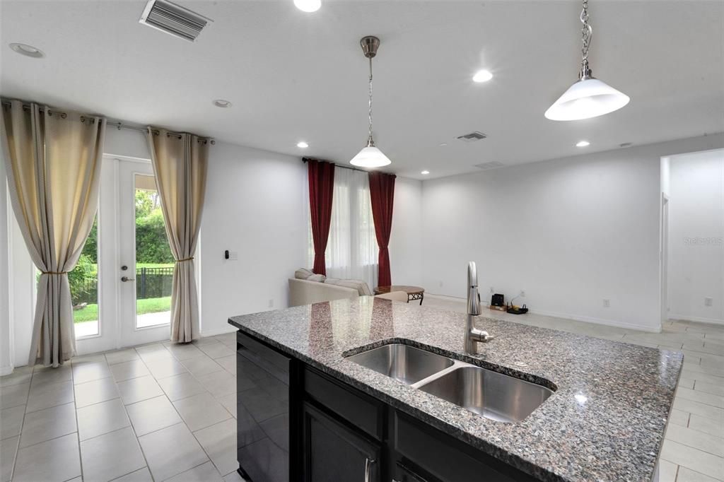 Activo con contrato: $395,000 (3 camas, 2 baños, 1483 Pies cuadrados)