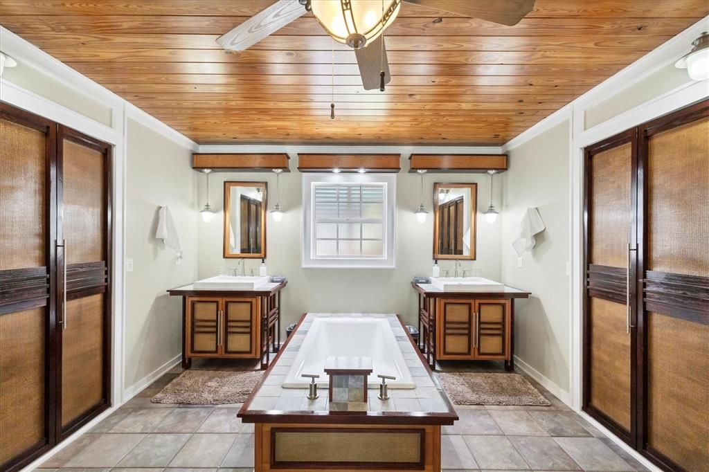 Active With Contract: $535,000 (3 beds, 3 baths, 2081 Square Feet)