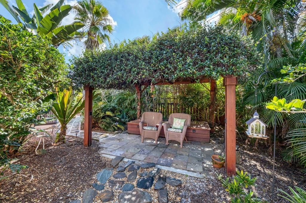 Active With Contract: $535,000 (3 beds, 3 baths, 2081 Square Feet)