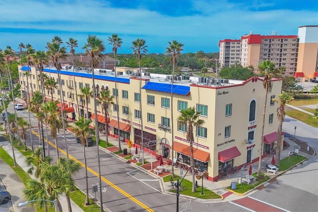 Active With Contract: $535,000 (3 beds, 3 baths, 2081 Square Feet)