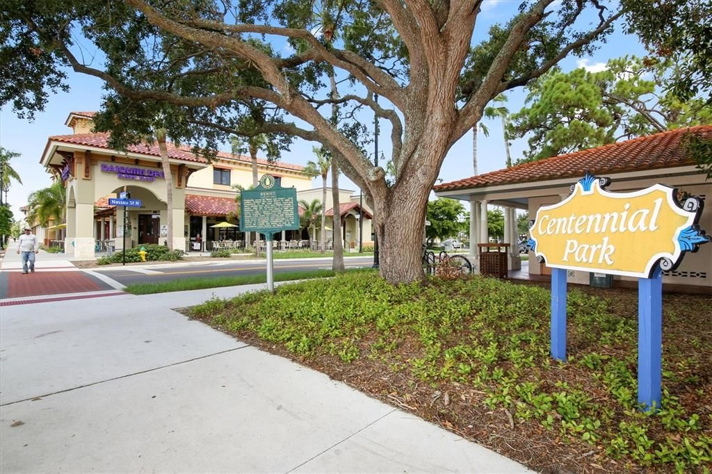 Active With Contract: $535,000 (3 beds, 3 baths, 2081 Square Feet)