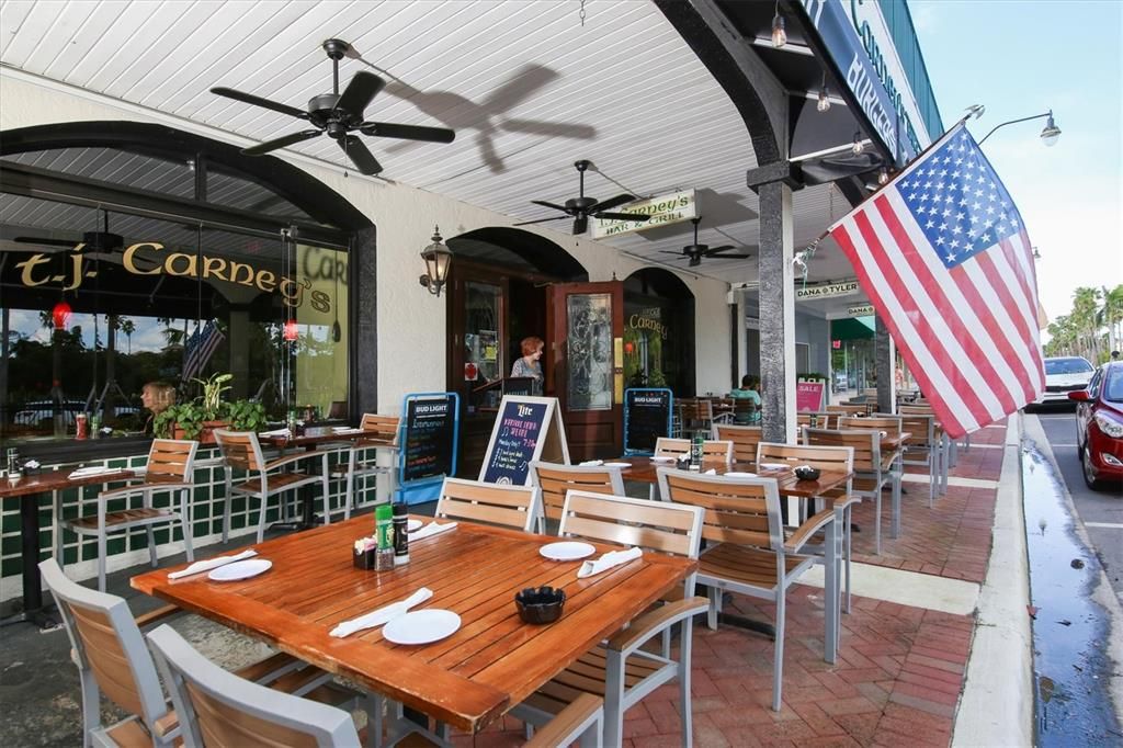 Active With Contract: $535,000 (3 beds, 3 baths, 2081 Square Feet)