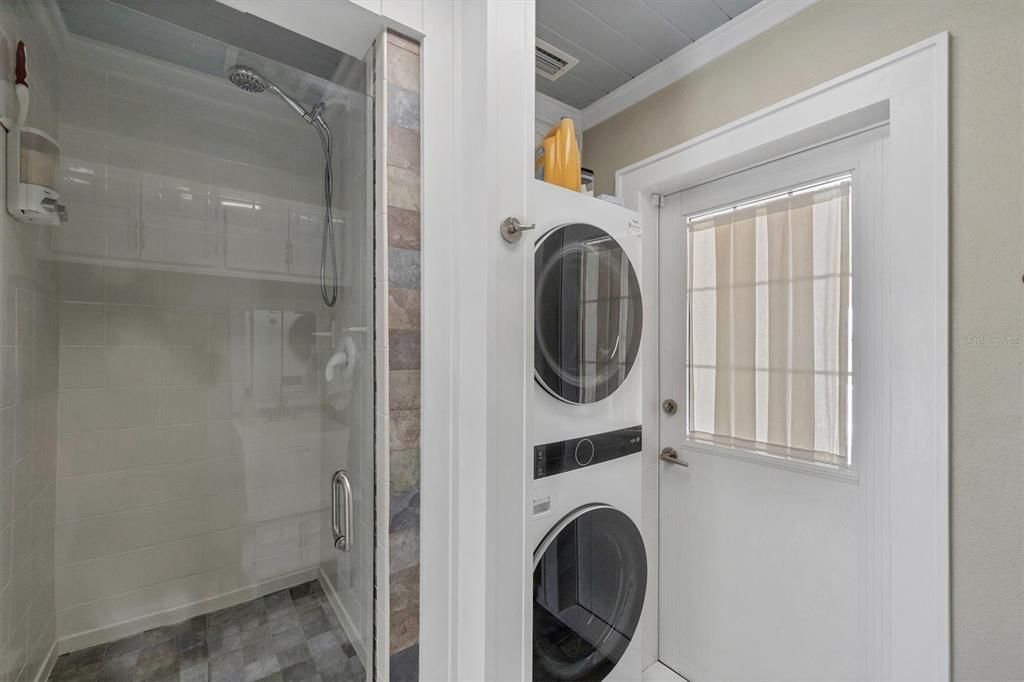 Active With Contract: $535,000 (3 beds, 3 baths, 2081 Square Feet)