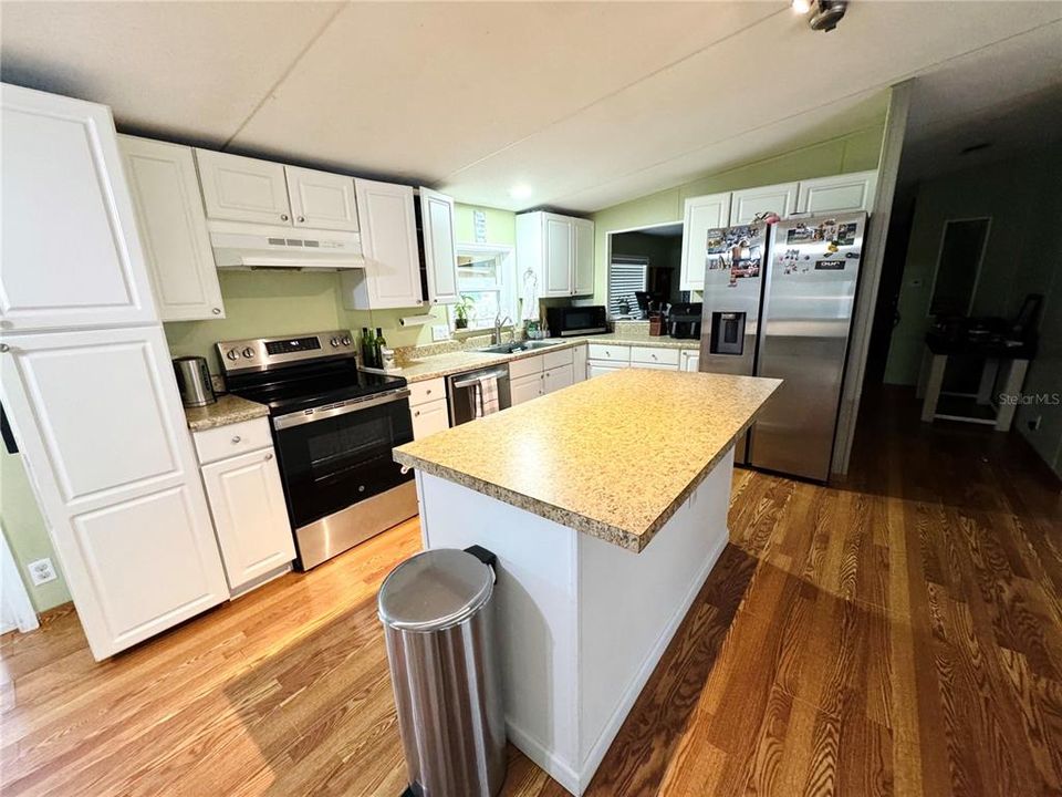 待售: $519,000 (4 贝兹, 2 浴室, 1728 平方英尺)