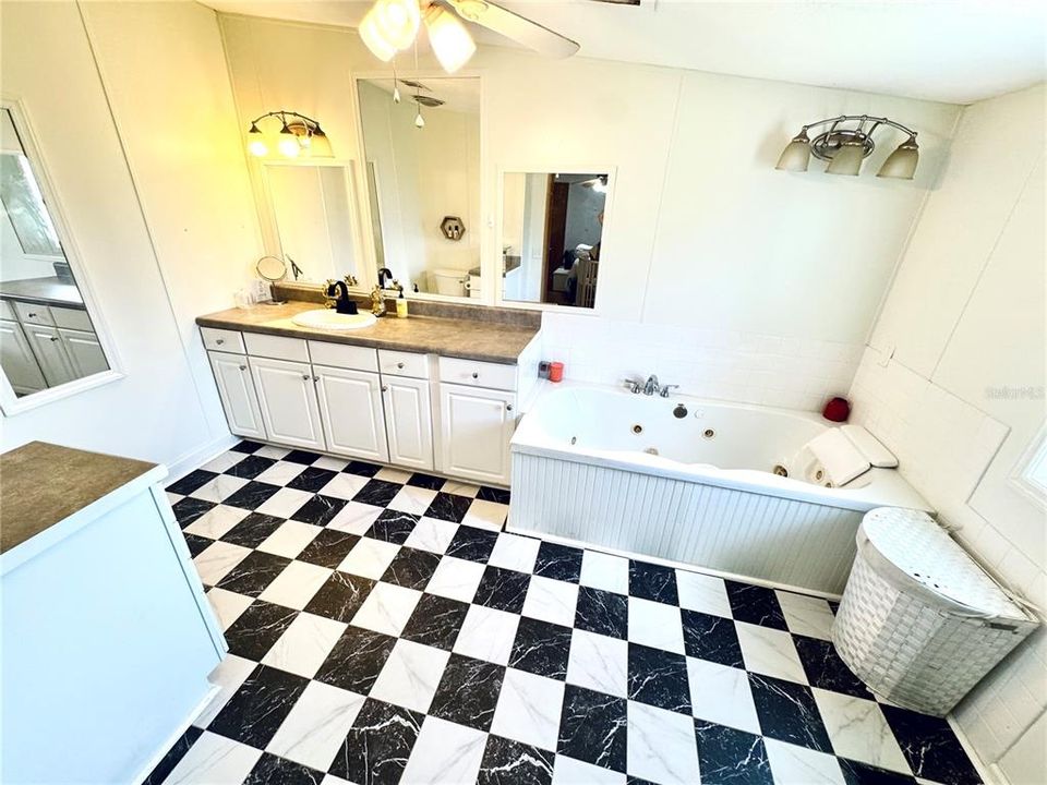 待售: $519,000 (4 贝兹, 2 浴室, 1728 平方英尺)