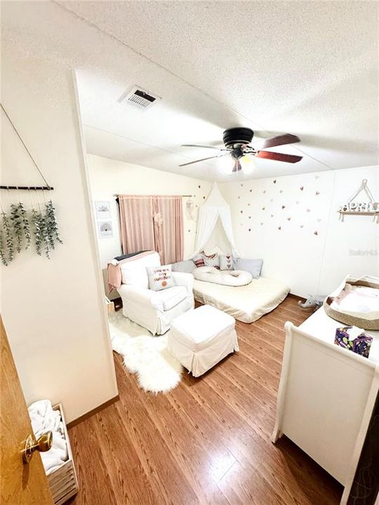 待售: $519,000 (4 贝兹, 2 浴室, 1728 平方英尺)