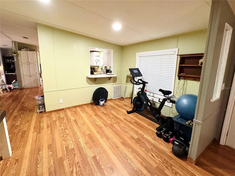 待售: $519,000 (4 贝兹, 2 浴室, 1728 平方英尺)