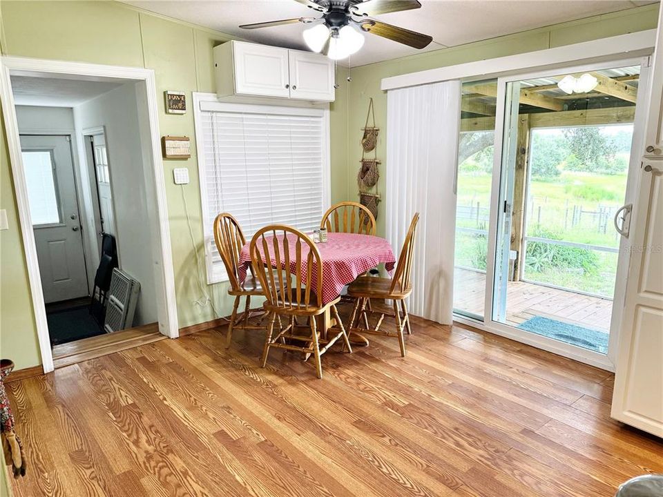 待售: $519,000 (4 贝兹, 2 浴室, 1728 平方英尺)