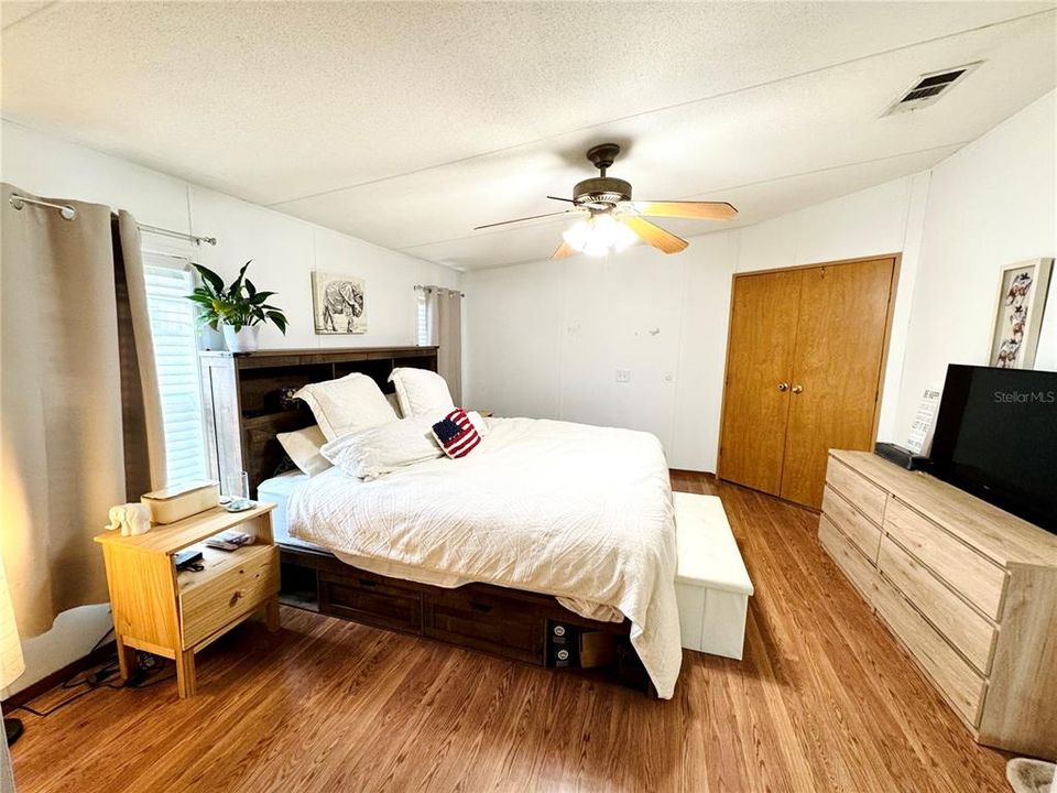 待售: $519,000 (4 贝兹, 2 浴室, 1728 平方英尺)