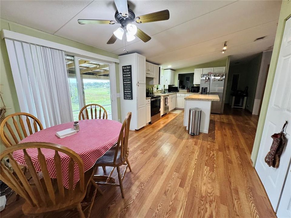 待售: $519,000 (4 贝兹, 2 浴室, 1728 平方英尺)