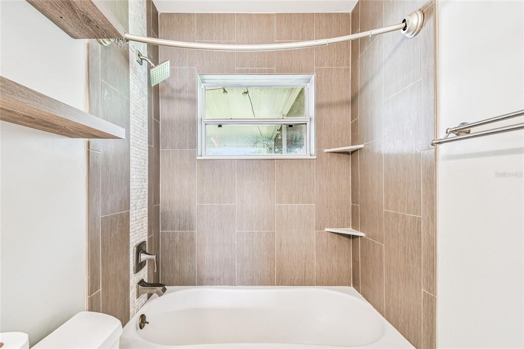 Active With Contract: $274,500 (2 beds, 1 baths, 850 Square Feet)