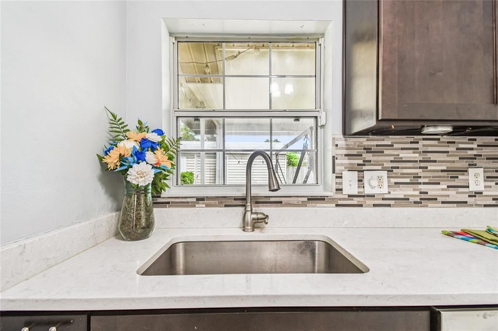 Active With Contract: $274,500 (2 beds, 1 baths, 850 Square Feet)