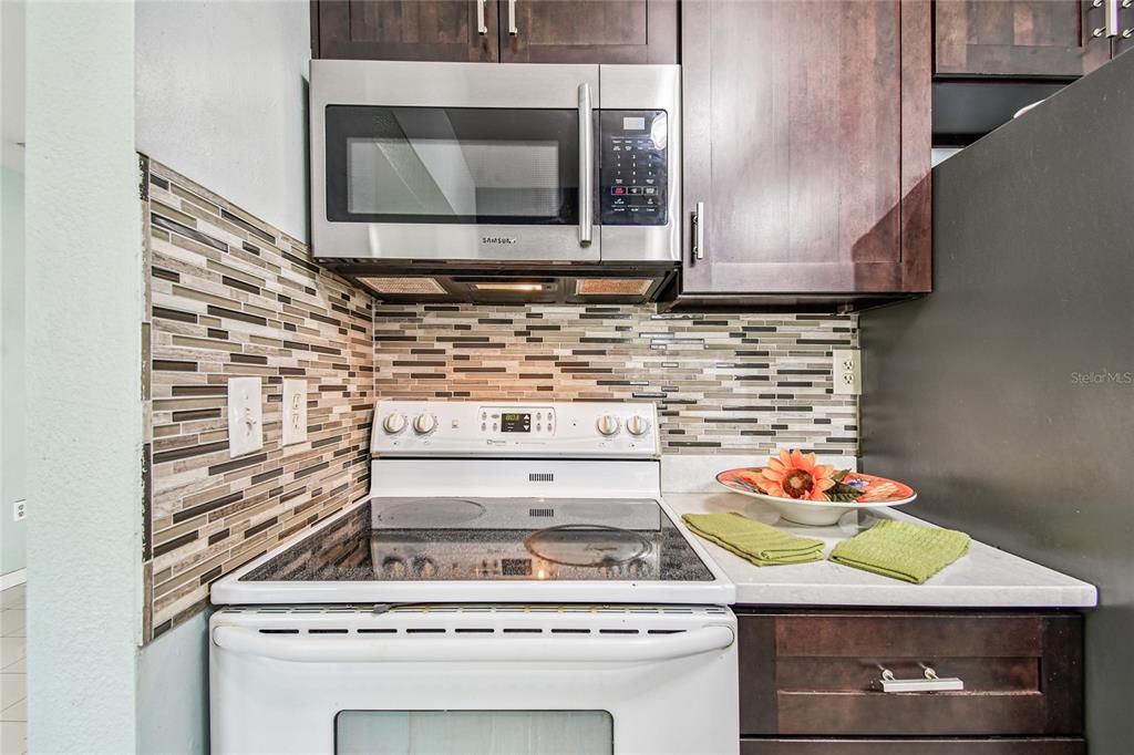 Active With Contract: $274,500 (2 beds, 1 baths, 850 Square Feet)