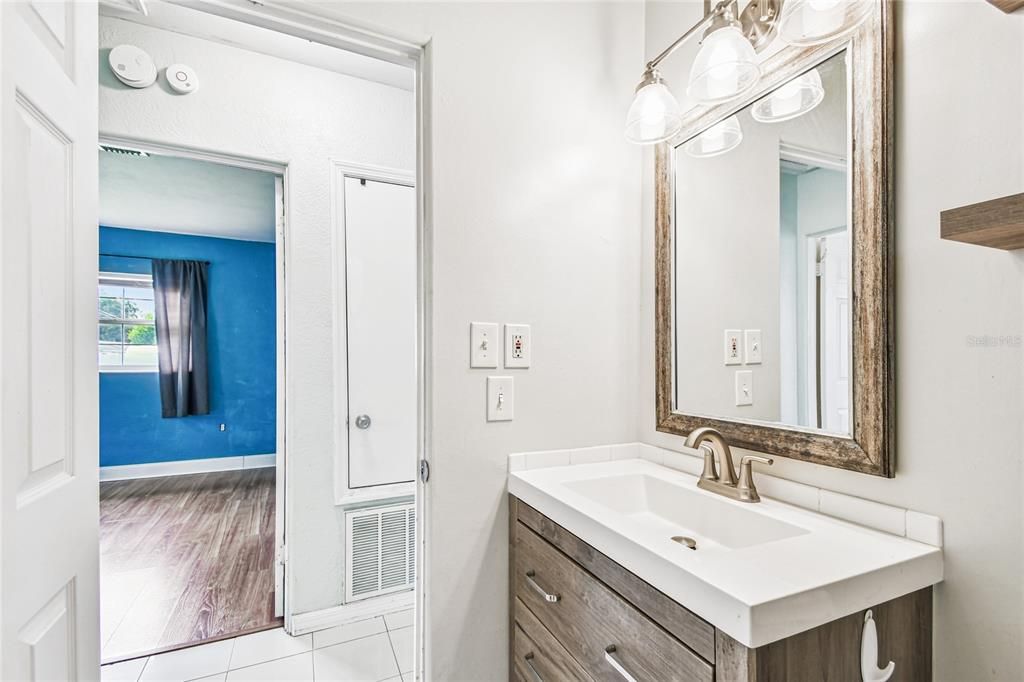 Active With Contract: $274,500 (2 beds, 1 baths, 850 Square Feet)