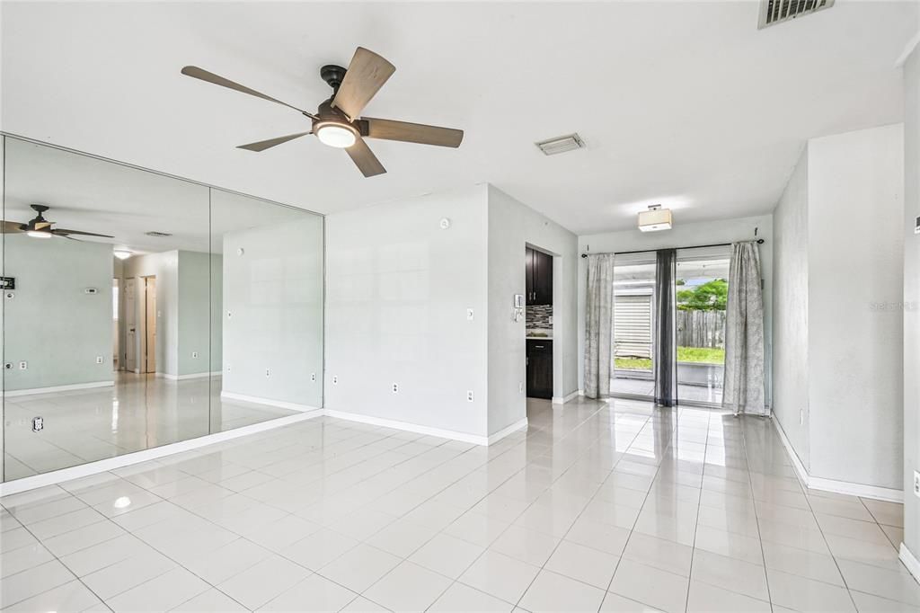 Active With Contract: $274,500 (2 beds, 1 baths, 850 Square Feet)