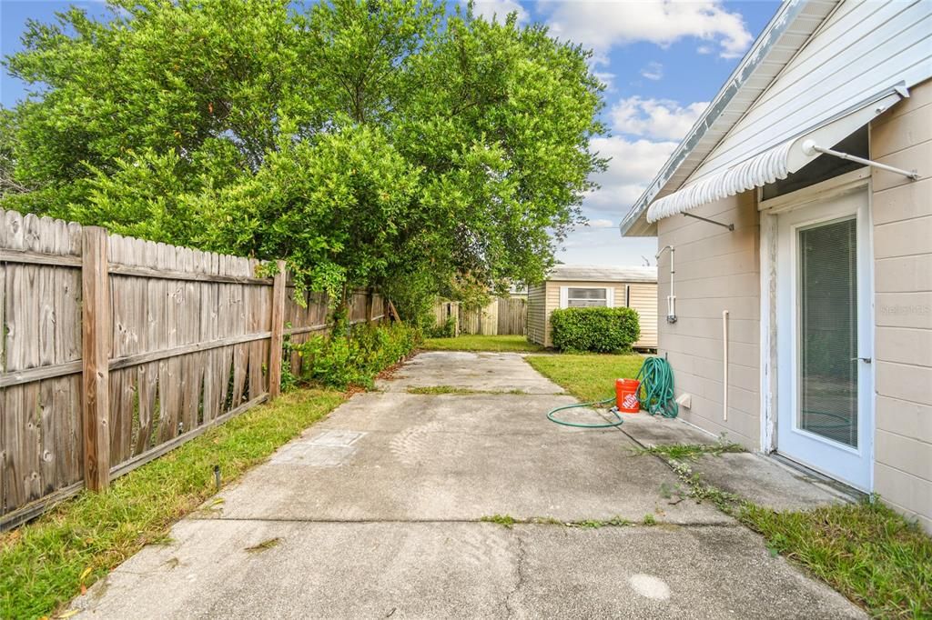 Active With Contract: $274,500 (2 beds, 1 baths, 850 Square Feet)