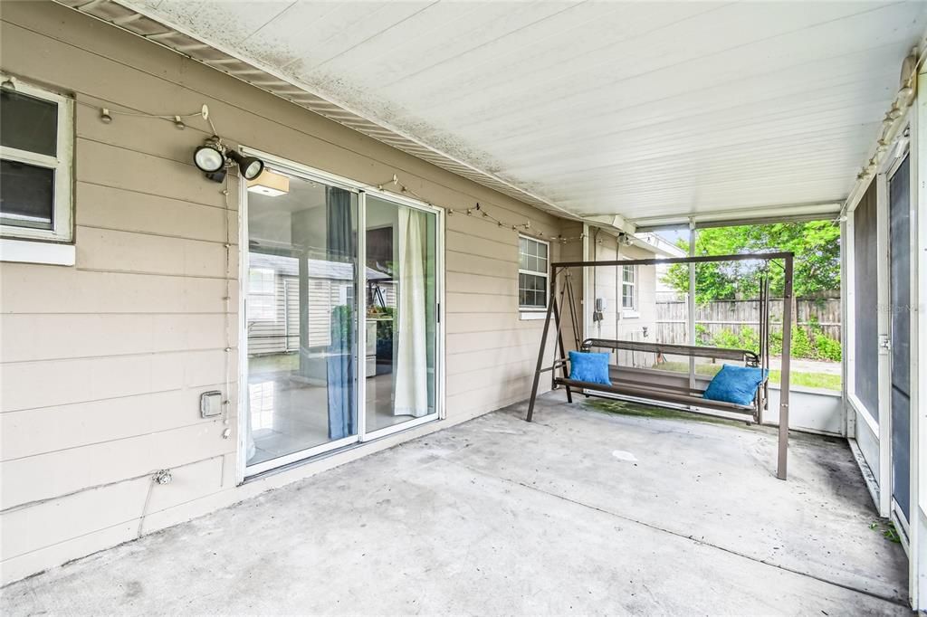 Active With Contract: $274,500 (2 beds, 1 baths, 850 Square Feet)