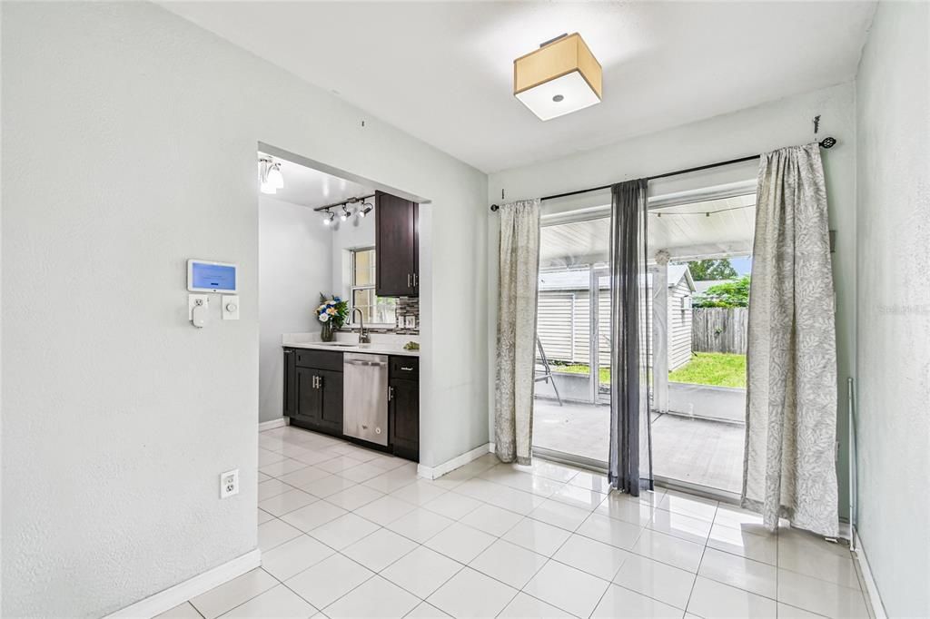 Active With Contract: $274,500 (2 beds, 1 baths, 850 Square Feet)