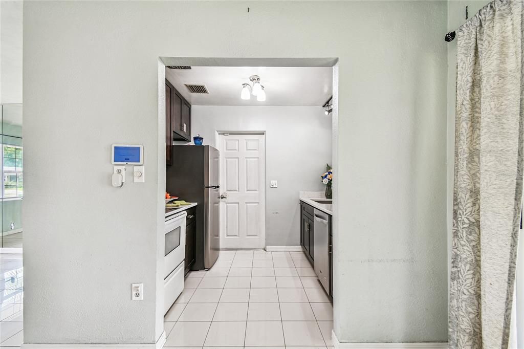 Active With Contract: $274,500 (2 beds, 1 baths, 850 Square Feet)