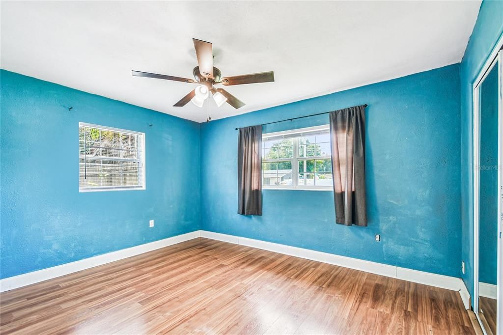 Active With Contract: $274,500 (2 beds, 1 baths, 850 Square Feet)