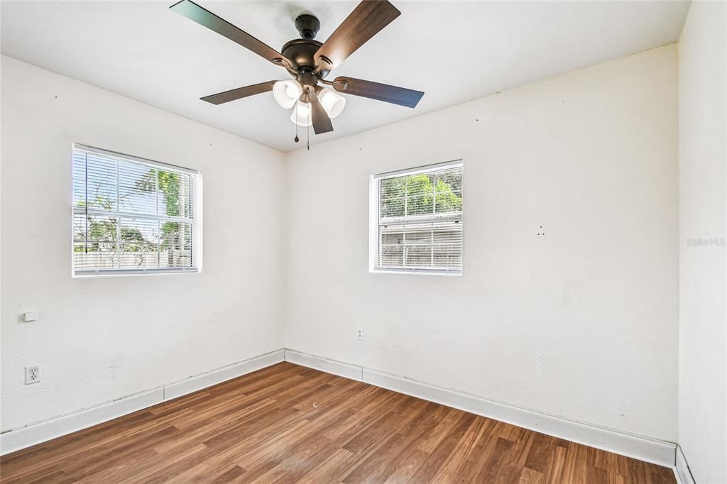 Active With Contract: $274,500 (2 beds, 1 baths, 850 Square Feet)