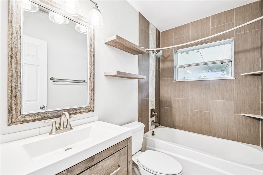 Active With Contract: $274,500 (2 beds, 1 baths, 850 Square Feet)