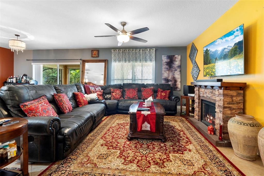 En Venta: $580,000 (5 camas, 3 baños, 3338 Pies cuadrados)