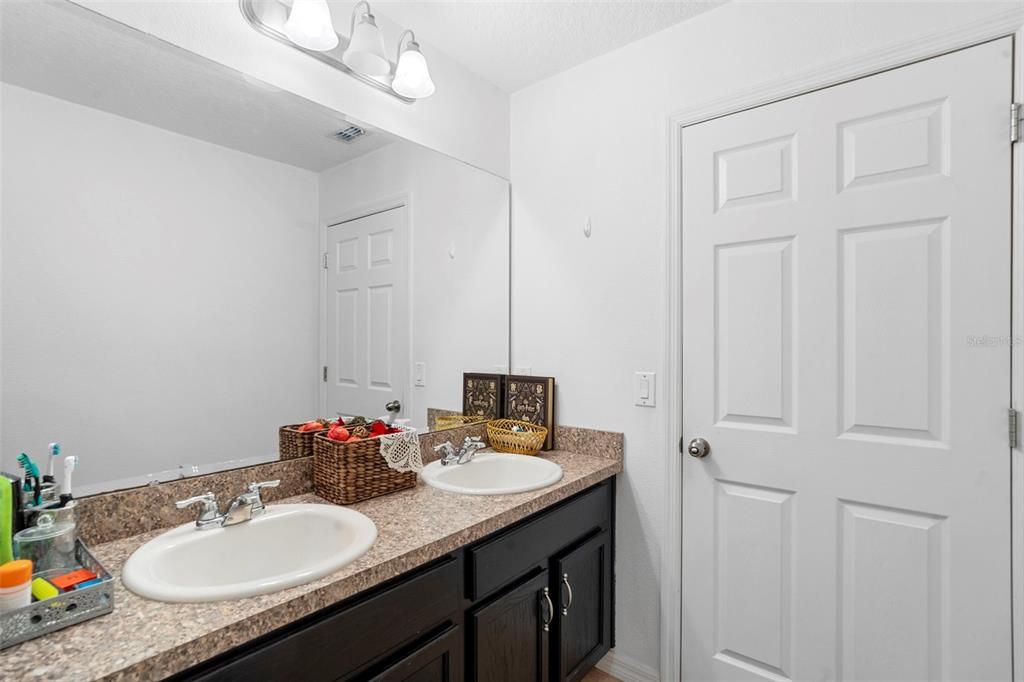 En Venta: $580,000 (5 camas, 3 baños, 3338 Pies cuadrados)