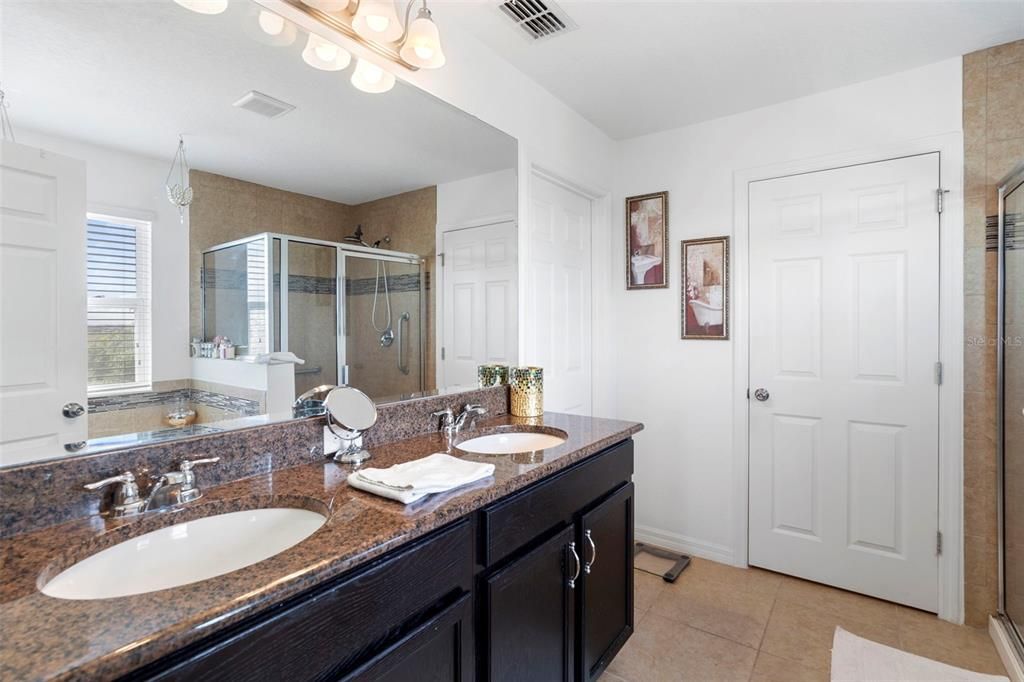 En Venta: $580,000 (5 camas, 3 baños, 3338 Pies cuadrados)