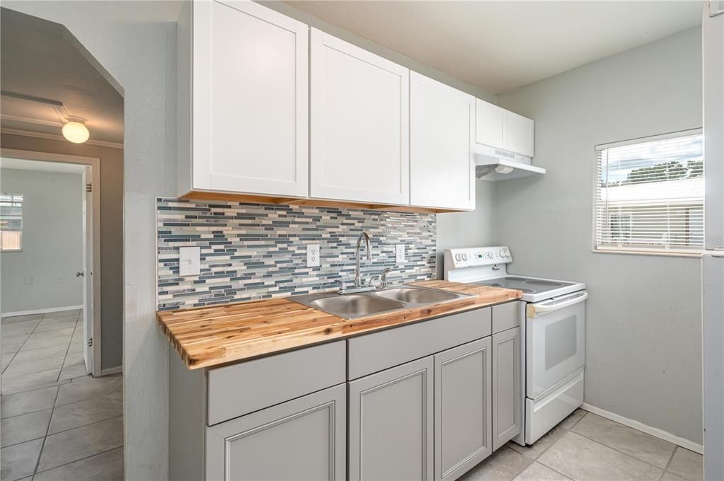 На продажу: $100,000 (2 спален, 1 ванн, 684 Квадратных фут)