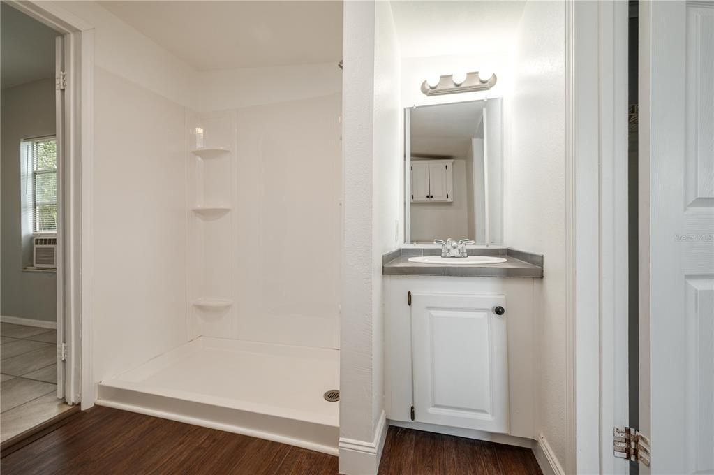 На продажу: $100,000 (2 спален, 1 ванн, 684 Квадратных фут)