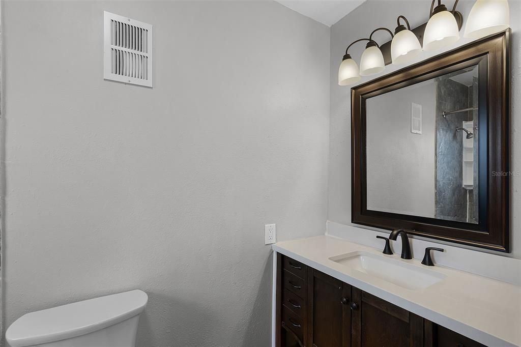 出租: $1,800 (2 贝兹, 2 浴室, 1073 平方英尺)