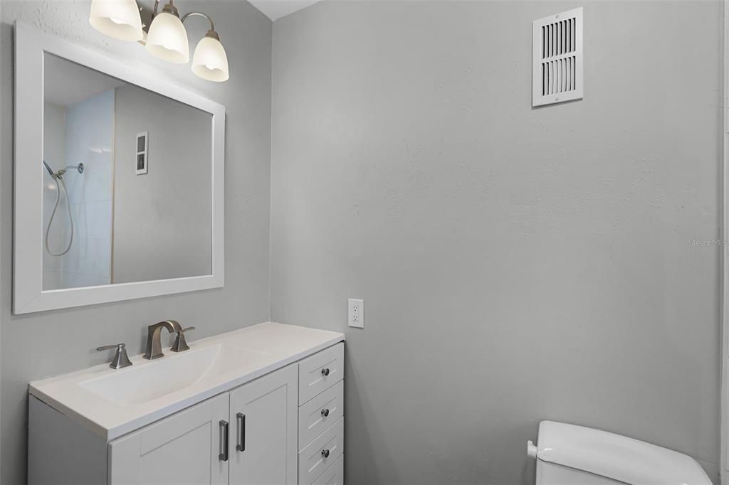 出租: $1,800 (2 贝兹, 2 浴室, 1073 平方英尺)