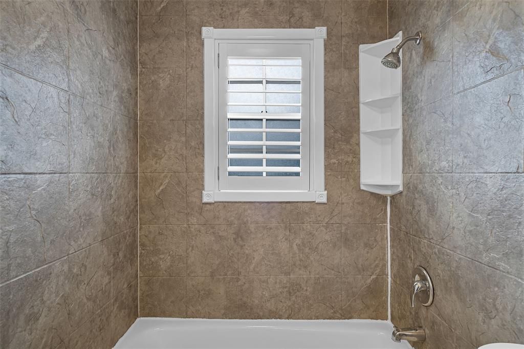 出租: $1,800 (2 贝兹, 2 浴室, 1073 平方英尺)