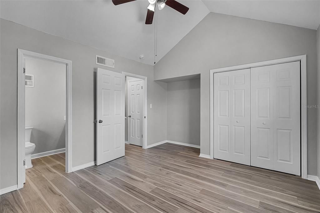 出租: $1,800 (2 贝兹, 2 浴室, 1073 平方英尺)