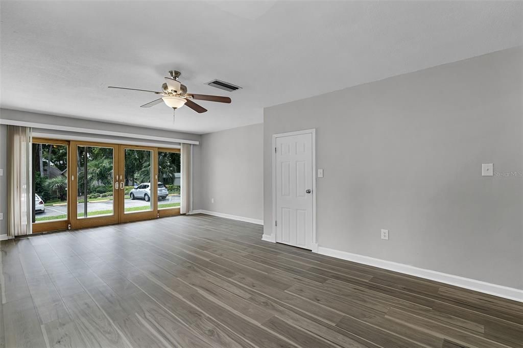 出租: $1,800 (2 贝兹, 2 浴室, 1073 平方英尺)