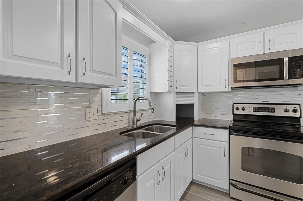 出租: $1,800 (2 贝兹, 2 浴室, 1073 平方英尺)