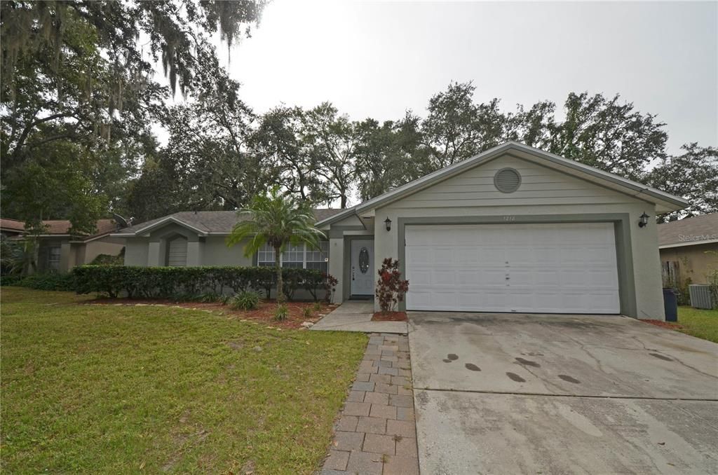 合同活跃: $2,000 (3 贝兹, 2 浴室, 1526 平方英尺)