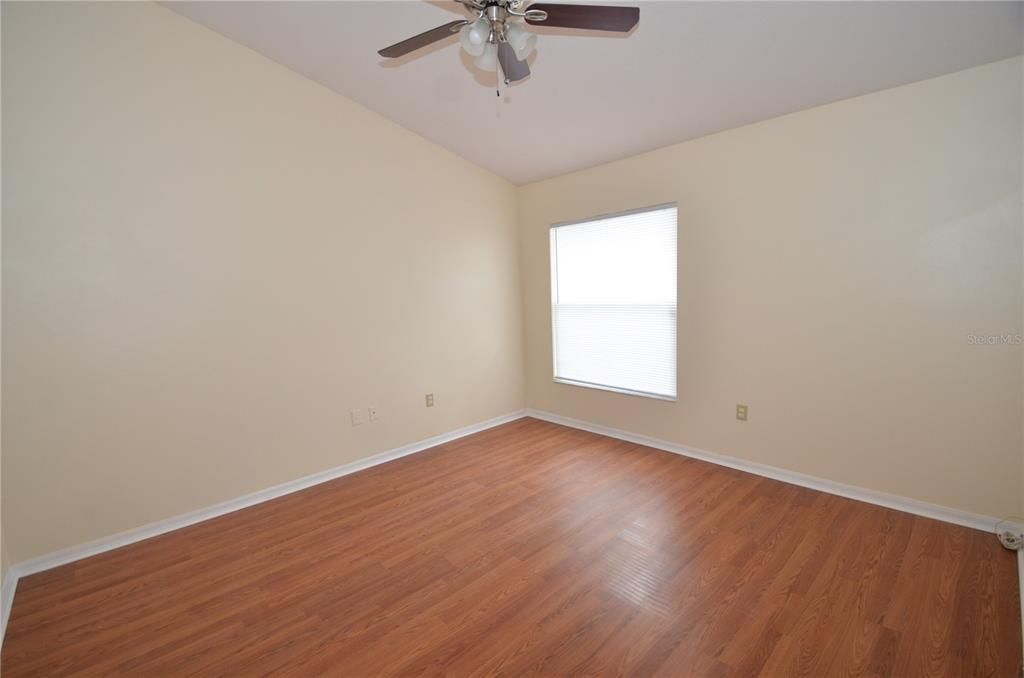 合同活跃: $2,000 (3 贝兹, 2 浴室, 1526 平方英尺)