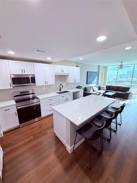 待售: $435,000 (2 贝兹, 2 浴室, 1165 平方英尺)