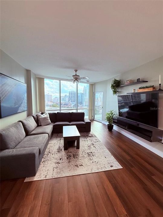 待售: $435,000 (2 贝兹, 2 浴室, 1165 平方英尺)