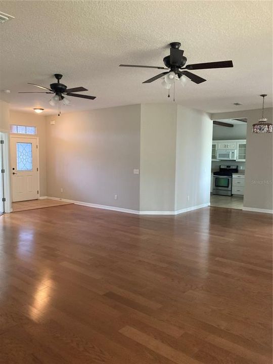 В аренду: $2,000 (3 спален, 2 ванн, 1825 Квадратных фут)