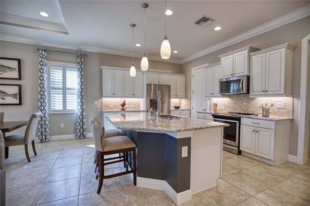 For Sale: $779,000 (4 beds, 3 baths, 2386 Square Feet)